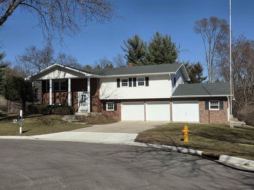 3221 Dover Ct, Janesville, WI, 53546-1956 | Card Image