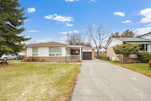 11 Beechwood Cres, Brampton, ON, L6T1X9 | Card Image