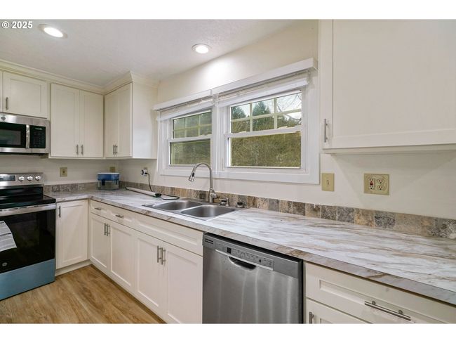 11224 Summit Loop Se, House other with 6 bedrooms, 6 bathrooms and 3 parking in Turner OR | Image 13
