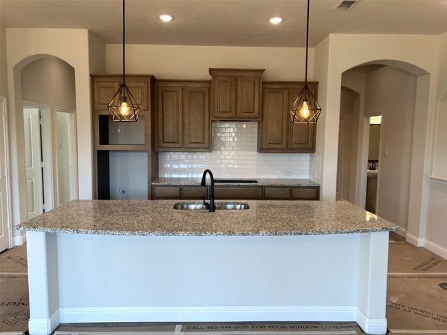 713 Seahawk St, House other with 4 bedrooms, 3 bathrooms and null parking in Joshua TX | Image 5