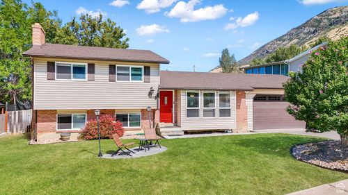 1085 Grove Creek Dr, Pleasant Grove, UT, 84062-2032 | Card Image