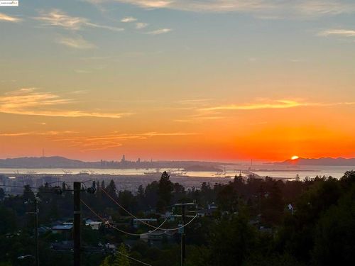 2312 Pelham Pl, Oakland, CA, 94611-2438 | Card Image