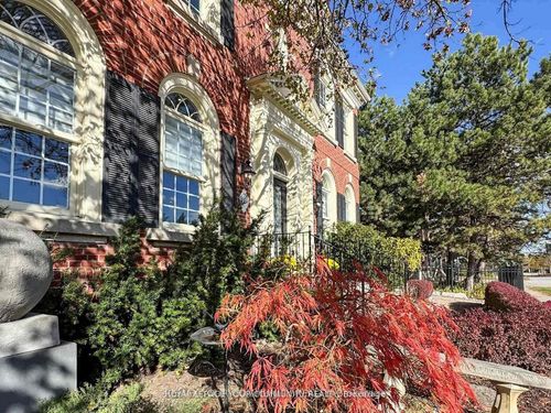 68 Regent St, Richmond Hill, ON, L4C9C5 | Card Image