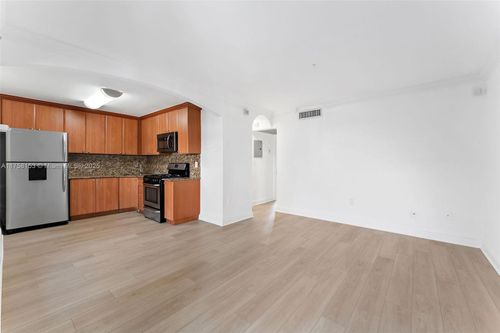 apt-55-3245 Virginia St, Coconut Grove, FL, 33133-5250 | Card Image