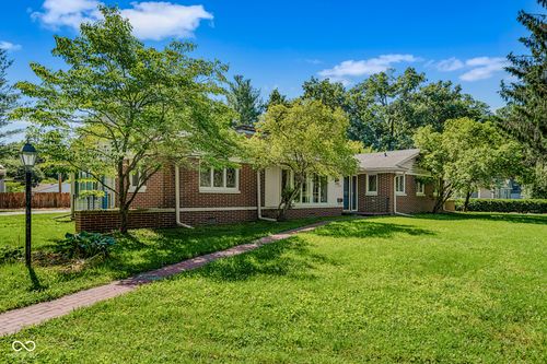 3233 Woodland Pkwy, Columbus, IN, 47203-1613 | Card Image