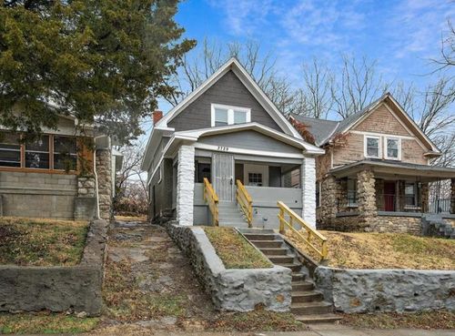 3729 Olive St, Kansas City, MO, 64109-2847 | Card Image