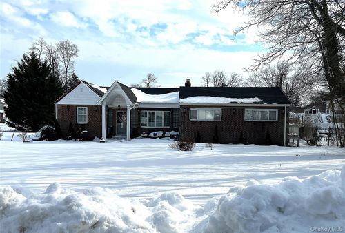 38 Hilltop Ln, Wheatley Heights, NY, 11798-1304 | Card Image