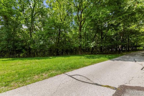 18520 Hawks Hill Rd, Wildwood, MO, 63069-2539 | Card Image