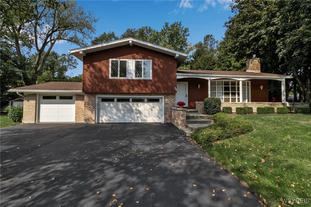 Roycroft Cir, East Aurora, NY 14052