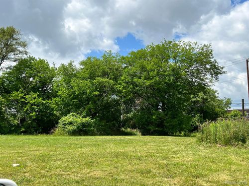 571 E Edsel Ford Fwy, Detroit, MI, 48202-3723 | Card Image