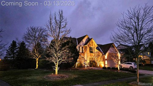 3826 Village Ct, Troy, MI, 48084-2624 | Card Image