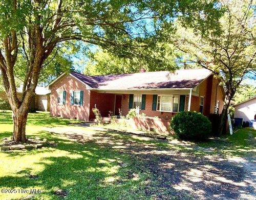 209 E Ridge St, Rose Hill, NC, 28458-8363 | Card Image