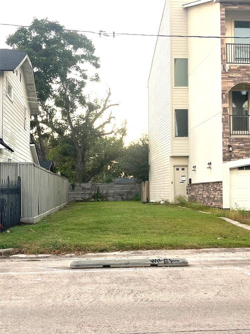 1811 Elysian St, Houston, TX, 77026-7155 | Card Image