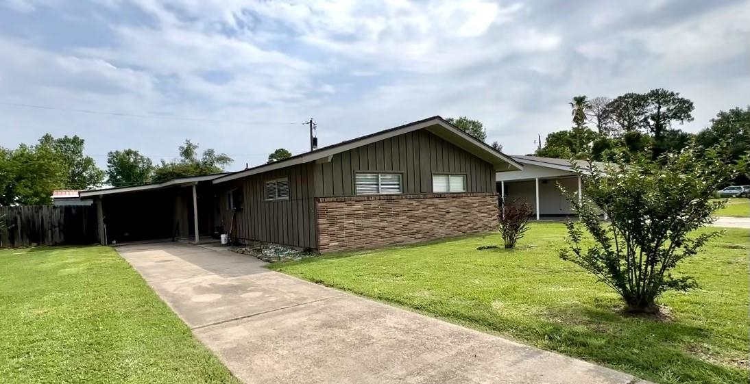 Clover St, Bridge City, TX 77611