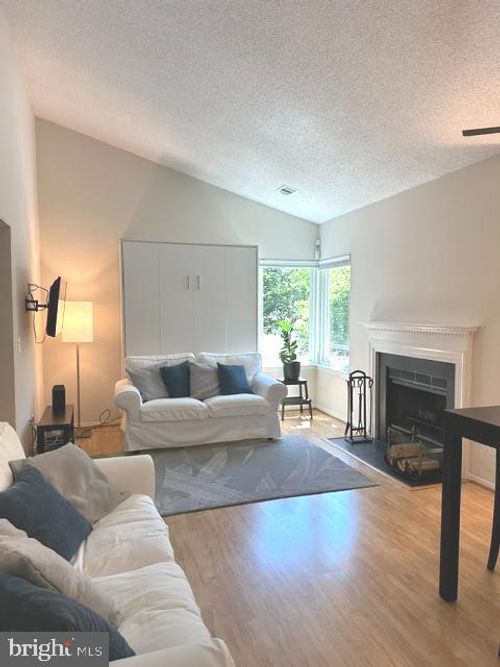b-11743 Summerchase Cir, RESTON, VA, 20194-1147 | Card Image