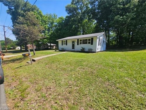 214 Cedar St, Eden, NC, 27288-5502 | Card Image