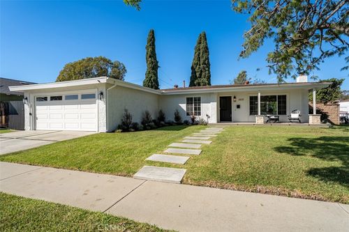 2835 Portola Dr, Costa Mesa, CA, 92626-5820 | Card Image