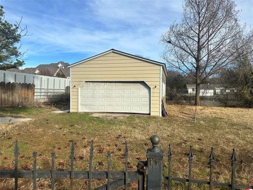 740 Manchester Ln, Oklahoma City, OK, 73127-6204 | Card Image