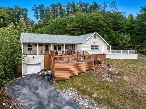 1502 Valley Cove Way, Sevierville, TN, 37862-8070 | Card Image