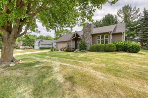 798 Greenway Ter, Hartland, WI, 53029-1169 | Card Image