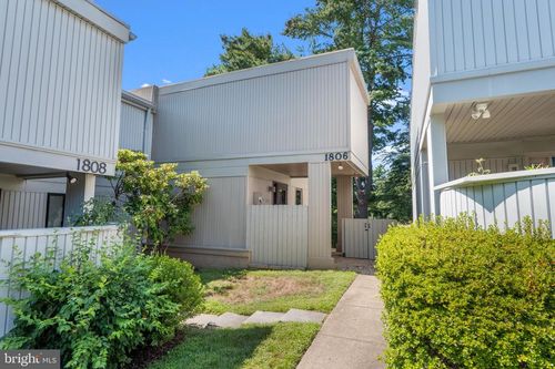 1806 N Shore Ct, RESTON, VA, 20190-4826 | Card Image