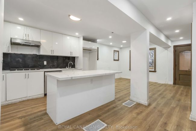 274 Ritson Rd N, House other with 5 bedrooms, 3 bathrooms and 3 parking in Oshawa ON | Image 12