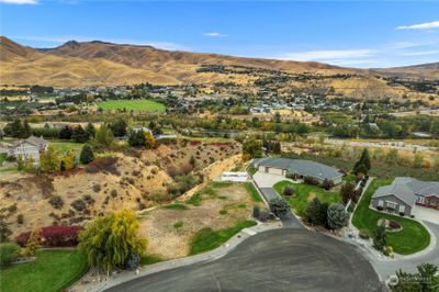 1920 Skyview Court, House other with 3 bedrooms, 2 bathrooms and 3 parking in Wenatchee WA | Image 3