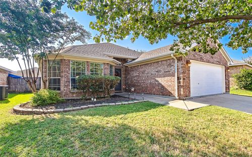 10820 Middleglen Rd, Haslet, TX, 76052-5157 | Card Image