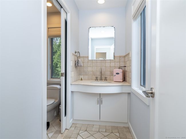 Second Floor Bathroom | Image 27