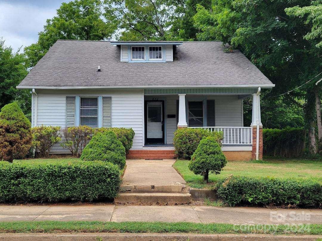 Alexander St, Statesville, NC 28677