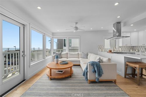 209 15th St, Manhattan Beach, CA, 90266-4603 | Card Image