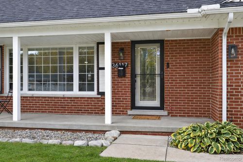 36117 Ladywood St, Livonia, MI, 48154-2025 | Card Image