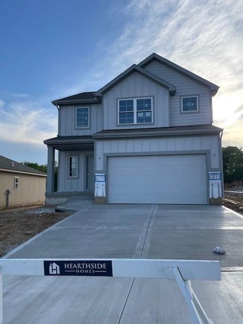 16291 Giorgia St, Parkville, MO, 64152-8773 | Card Image