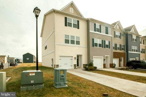 42 Vespucci Ln, MARTINSBURG, WV, 25404-1806 | Card Image