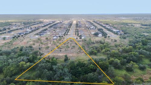 193 E Medium Meadow Dr, Lytle, TX, 78052-3988 | Card Image