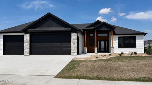 5808 Gold Dr, Bismarck, ND, 58503-8112 | Card Image
