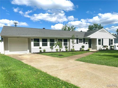 1248 Lynchester Ln, Kirkwood, MO, 63122-1513 | Card Image