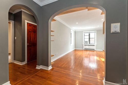 6e-25-40 31st Ave, Astoria, NY, 11106-3612 | Card Image