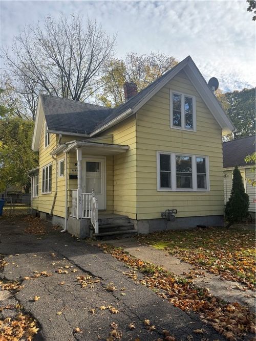 686 Seward St, Rochester, NY, 14611-3822 | Card Image