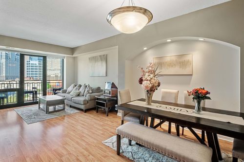 apt-708-500 E Grant St, Minneapolis, MN, 55404-1435 | Card Image