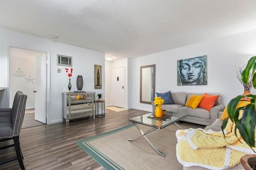202-7506 Parkway Plz, El Cajon, CA, 92020-2526 | Card Image