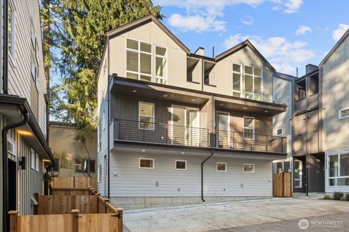 10746 Interlake Ave N, Seattle, WA, 98133-8908 | Card Image