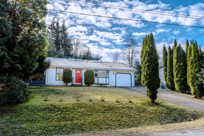 61 Newman Road, House other with 2 bedrooms, 1 bathrooms and 2 parking in Langdale BC | Image 1