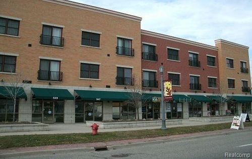 579 N Pontiac Trl, Walled Lake, MI, 48390-3442 | Card Image