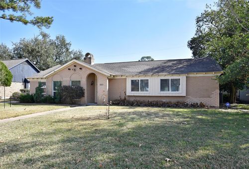 2210 Pomeran Dr, Houston, TX, 77080-5112 | Card Image