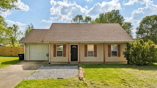 1042 Waterford Cir, Clarksville, TN, 37040-2528 | Card Image