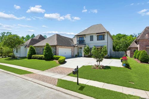 8970 Carriagewood Estates Dr, Baton Rouge, LA, 70817-7101 | Card Image