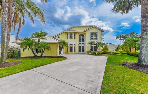 710 Se Essex Dr, Port St. Lucie, FL, 34984-5217 | Card Image