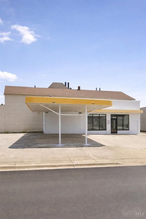 7 N Wolf Creek St, Brookville, OH, 45309-1700 | Card Image