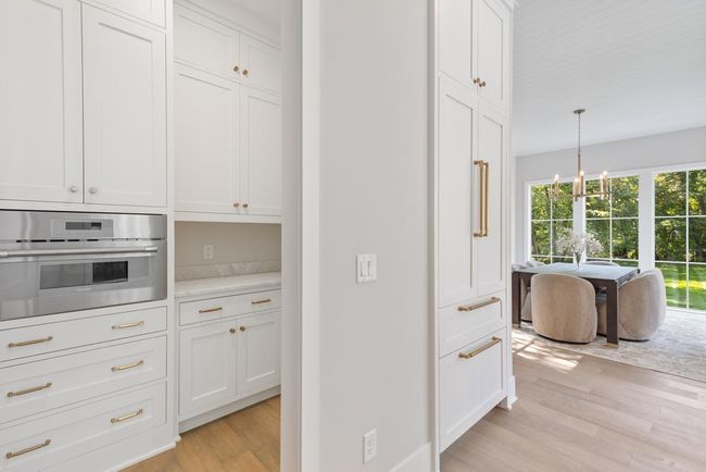 20395 Park Pl, House other with 5 bedrooms, 5 bathrooms and null parking in Excelsior MN | Image 13